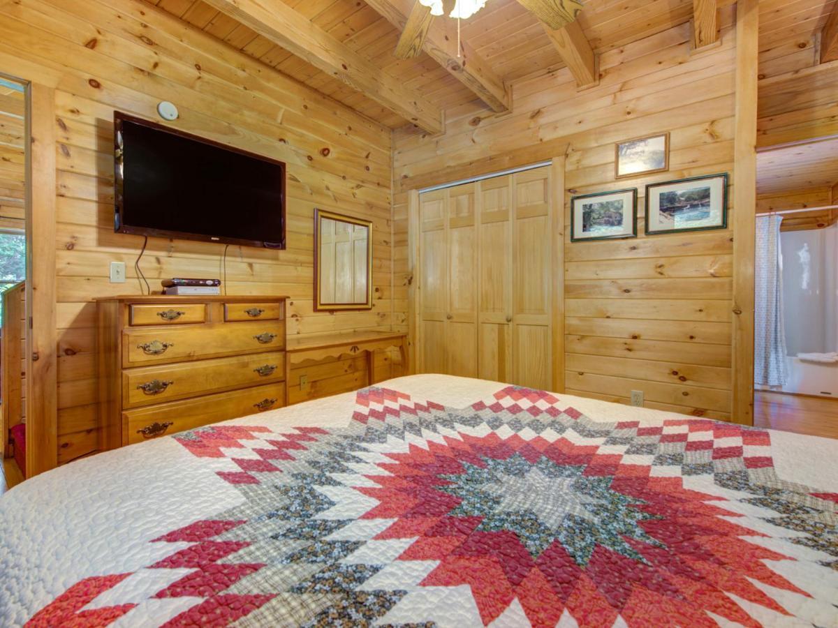 Bear Tracks, 2 Bedrooms, Hot Tub, Fireplace, Wifi, Jetted Tub, Sleeps 6 Gatlinburg Exterior foto